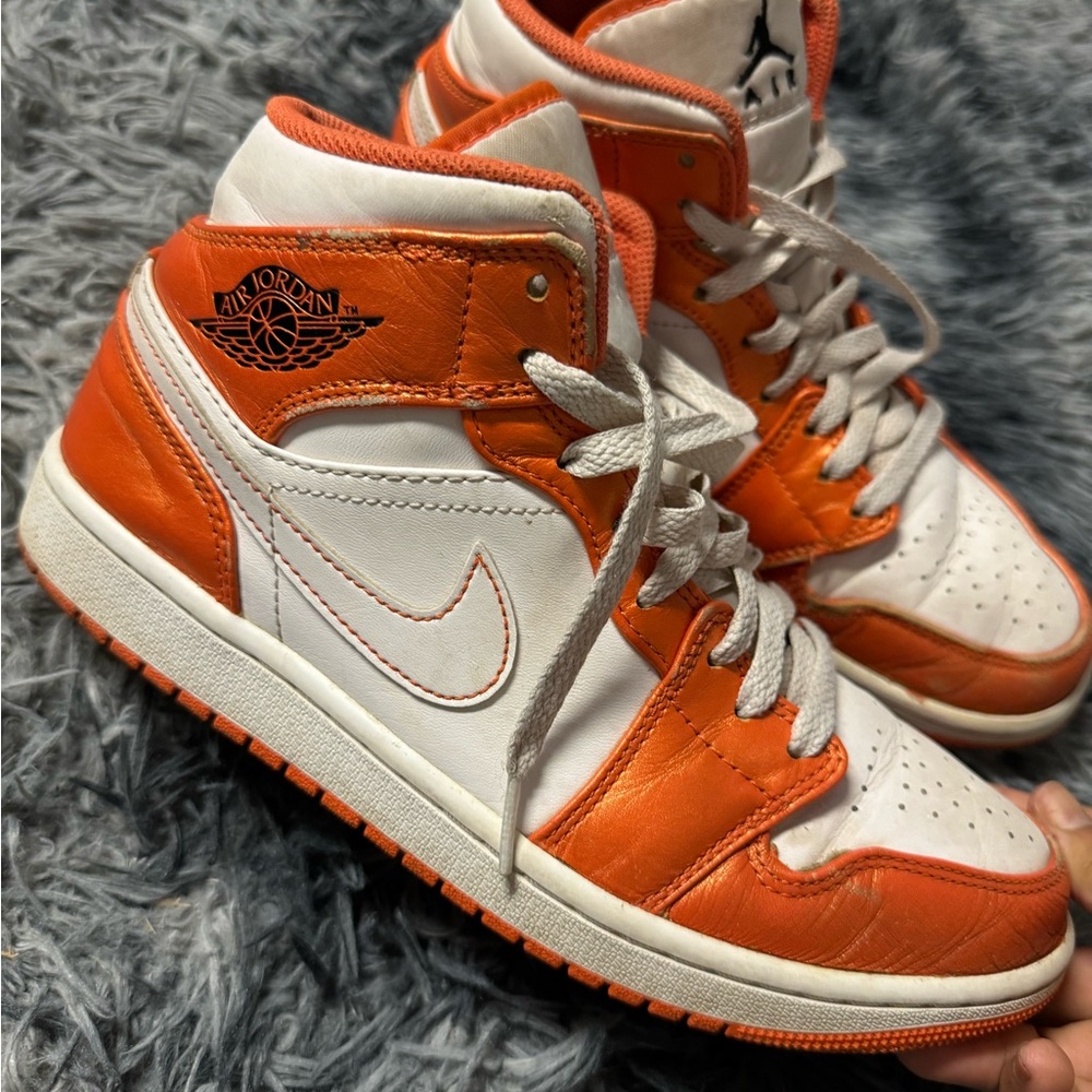Nike Jordan 1 mid electro orange